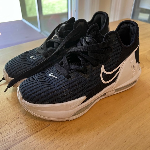 nike lebron boys